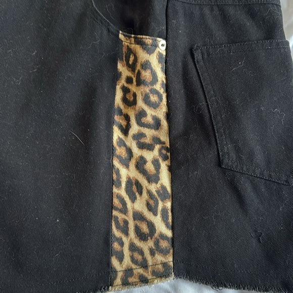 Zip up leopard skirt - Picture 3 of 3